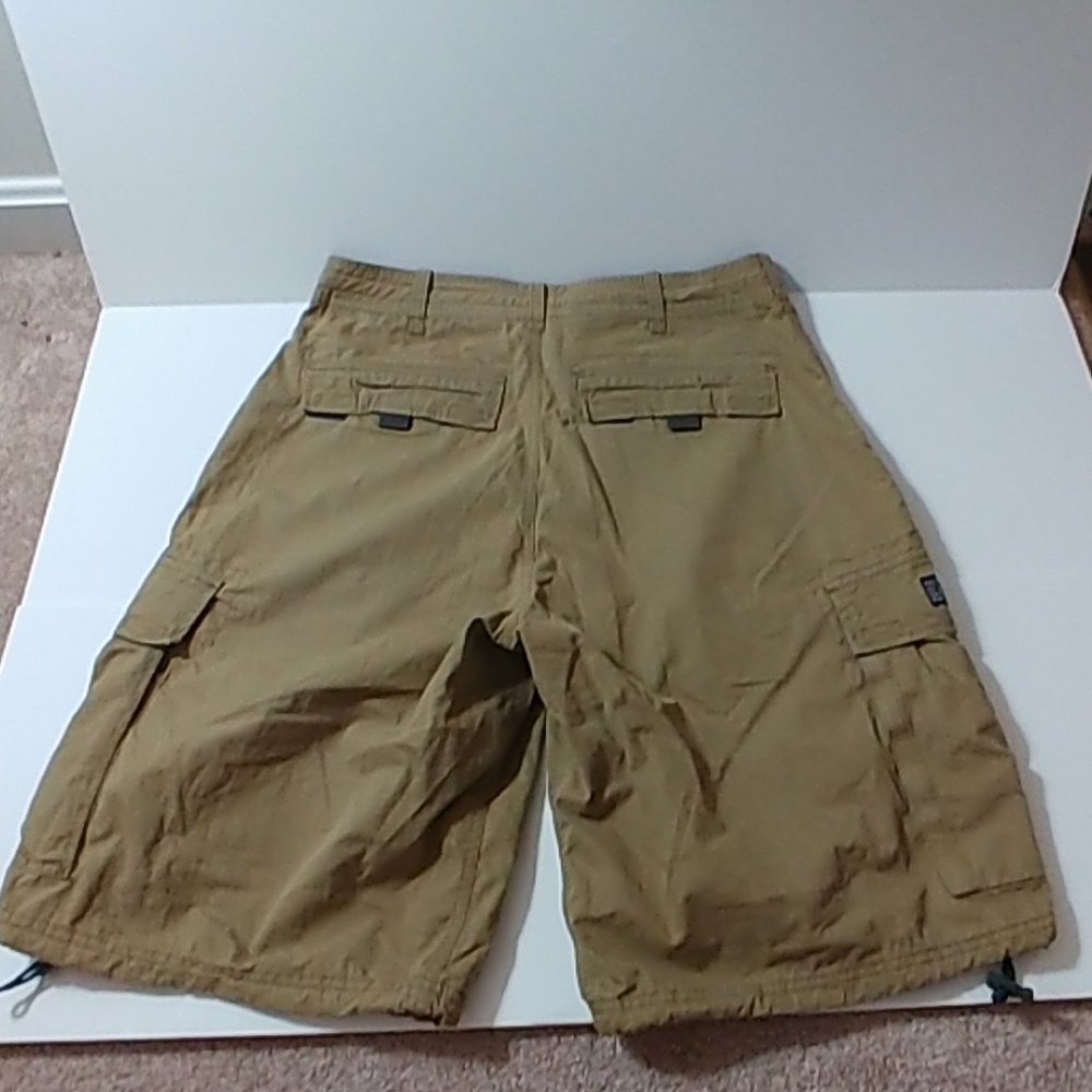 A&F Small Cargo shorts - Picture 2 of 3